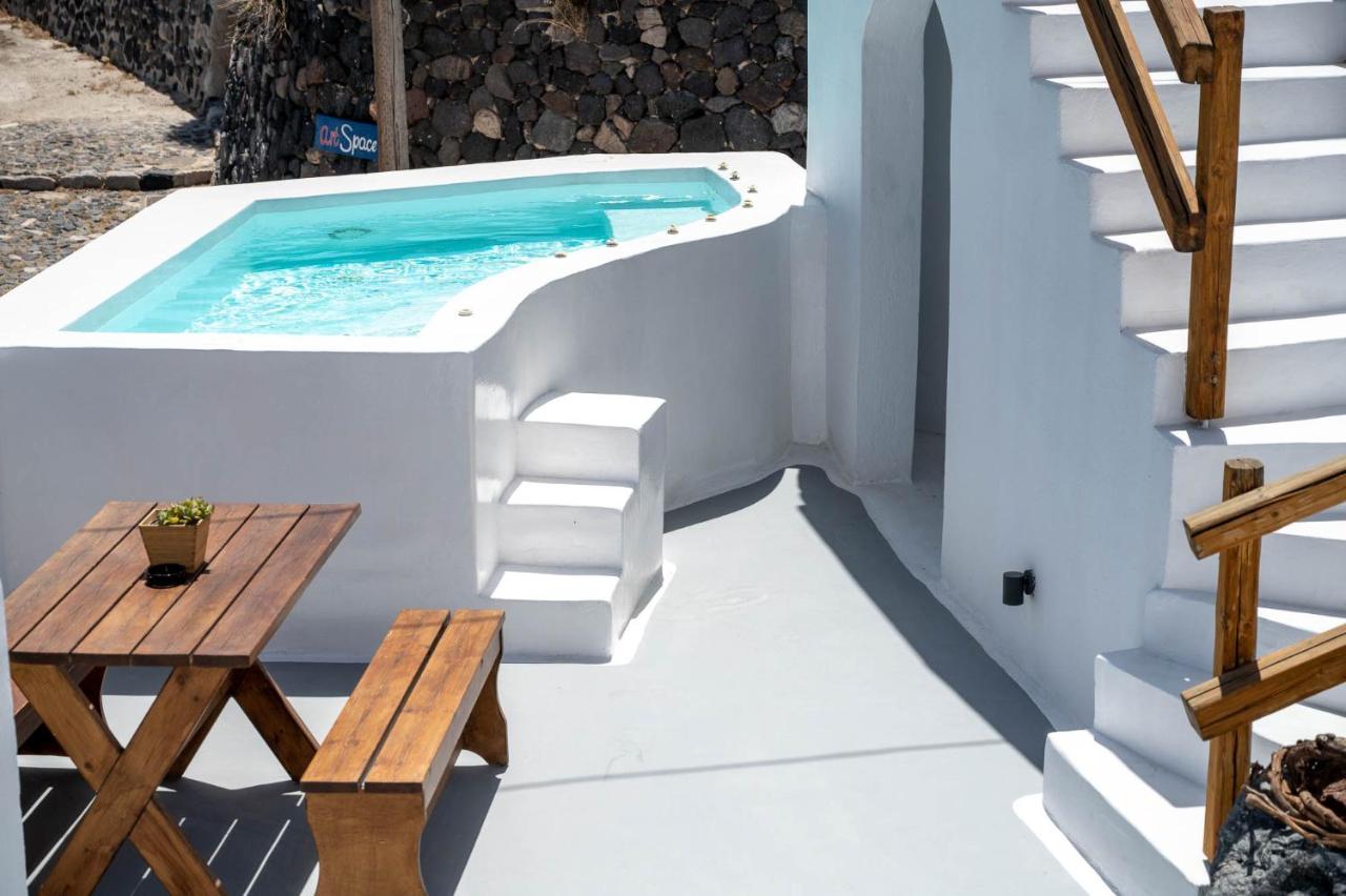 3-Bedroom Cave Residence with Hot Tub - Zacharakis