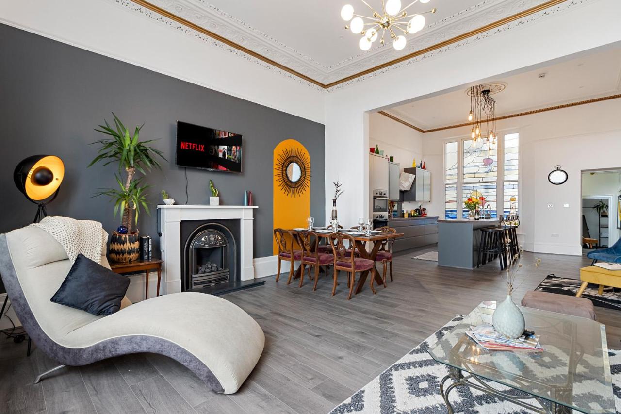 Beach access, Modern & Spacious 2 bed Apartment By The Sea, free parking, wifi, netflix - Chambres d'hôtes Teignmouth