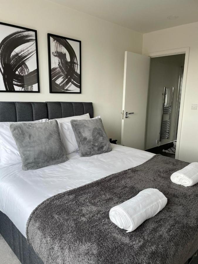 Premier Suite- Bedford city centre with free gym & parking - Chambres d’hôtes Bedford