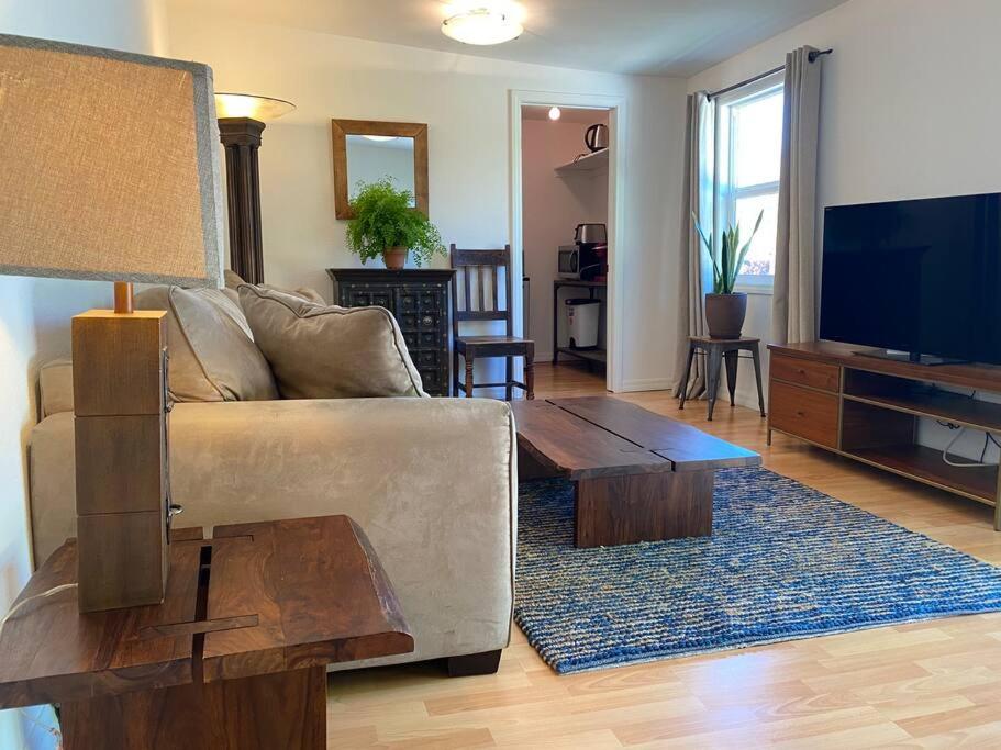 B&B Los Ángeles - Charming Duplex with private backyard - Bed and Breakfast Los Ángeles