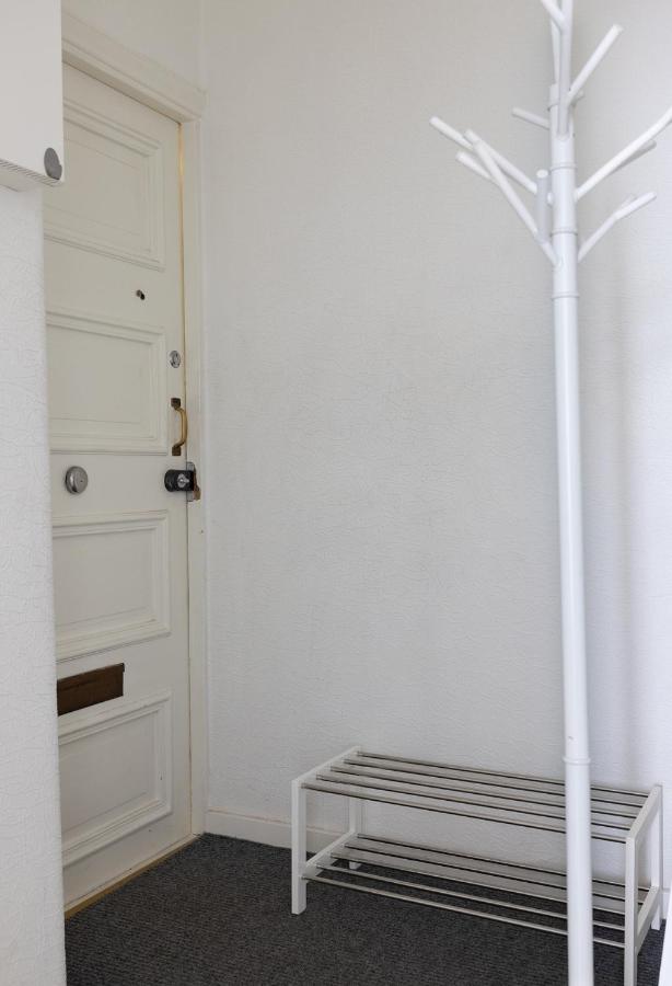 2ndhomes Cozy, Modern Courtyard Home with Great Location - Ferienwohnung
