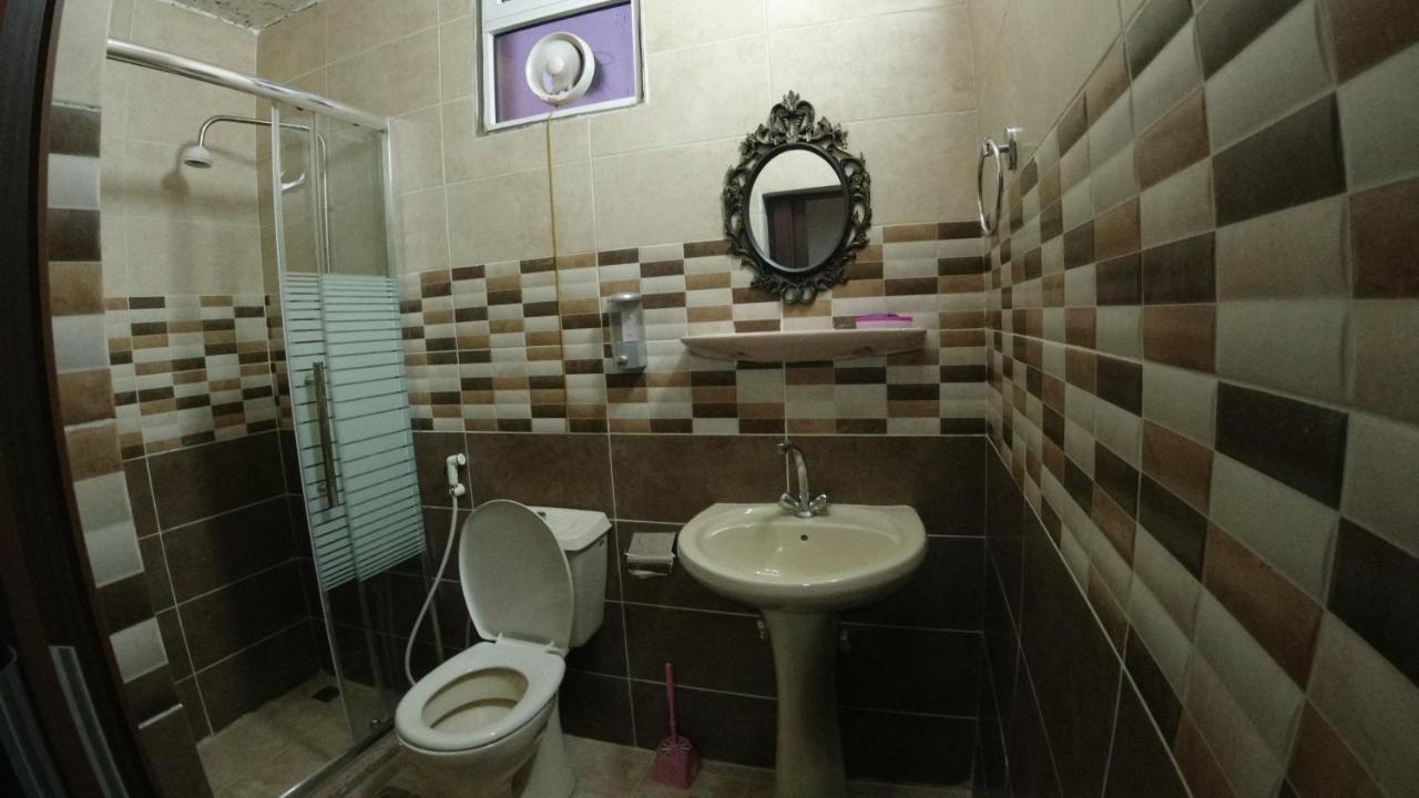 Vierbettzimmer mit eigenem Bad