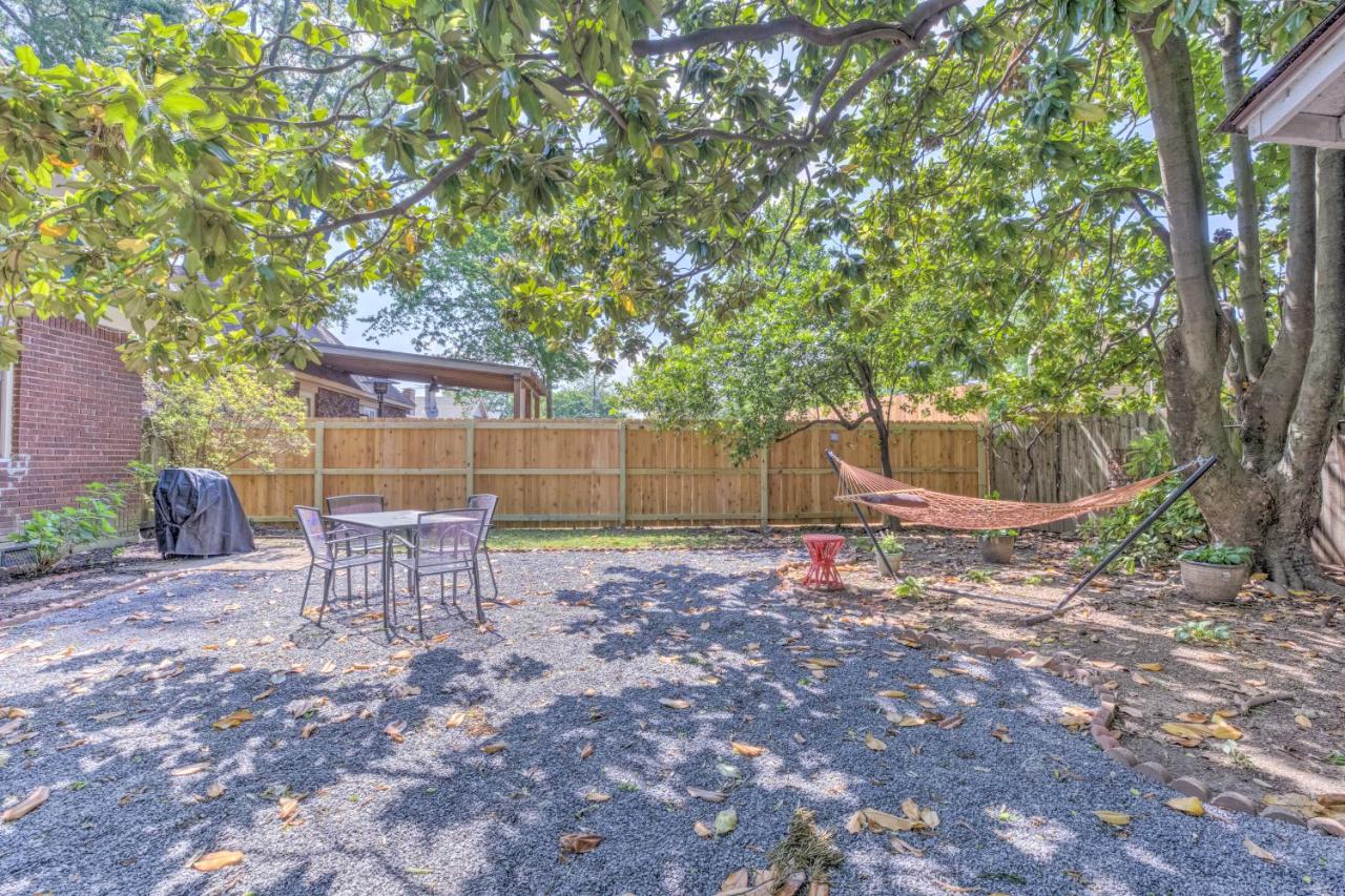 Spacious 3BR Cooper-Young Bungalow - Sleeps 8 - Walkable to Dining - Easy Access to Downtown - Parking - Chambres d'hôtes Memphis