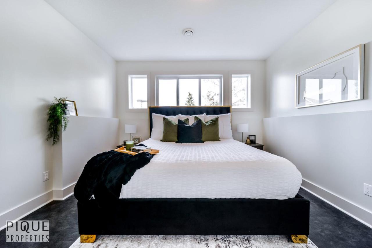 B&B Edmonton - Stunning Modern Suite - King Bed - Free Parking & Netflix - Fast Wi-Fi - Long Stays Welcome - Bed and Breakfast Edmonton