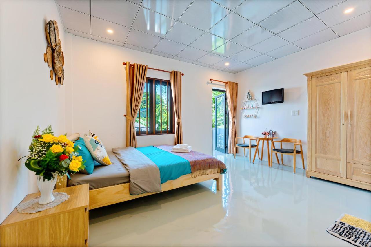 Chambre Lit Queen-Size - Vue sur Piscine