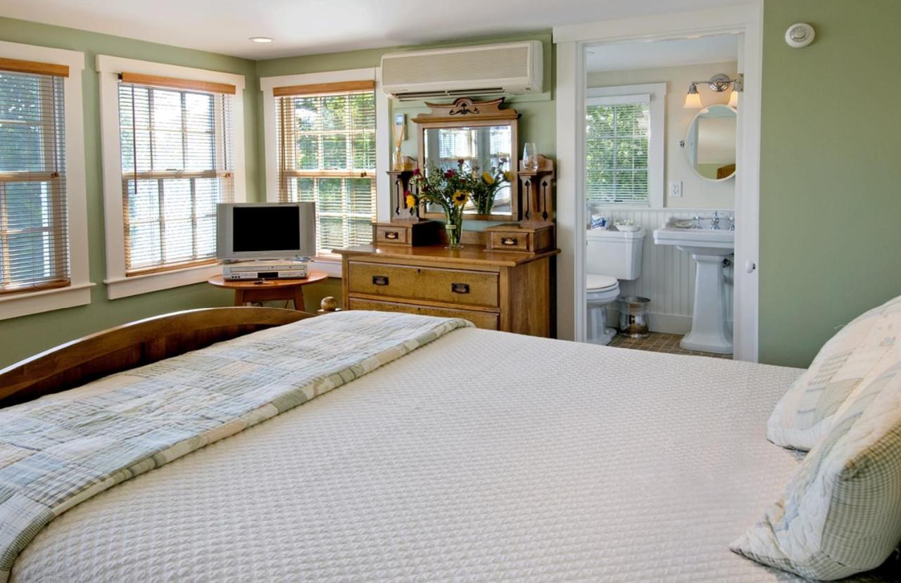 Queen Room with Garden View