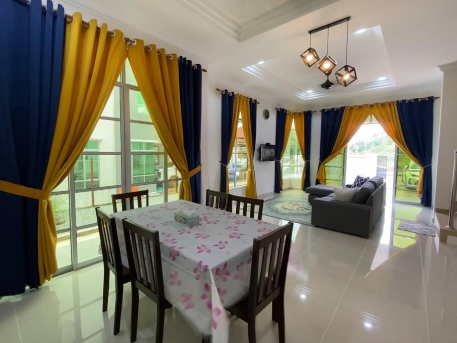 homestay kubang ikan chendering 5minit ke pantai - B&B Kuala Terengganu