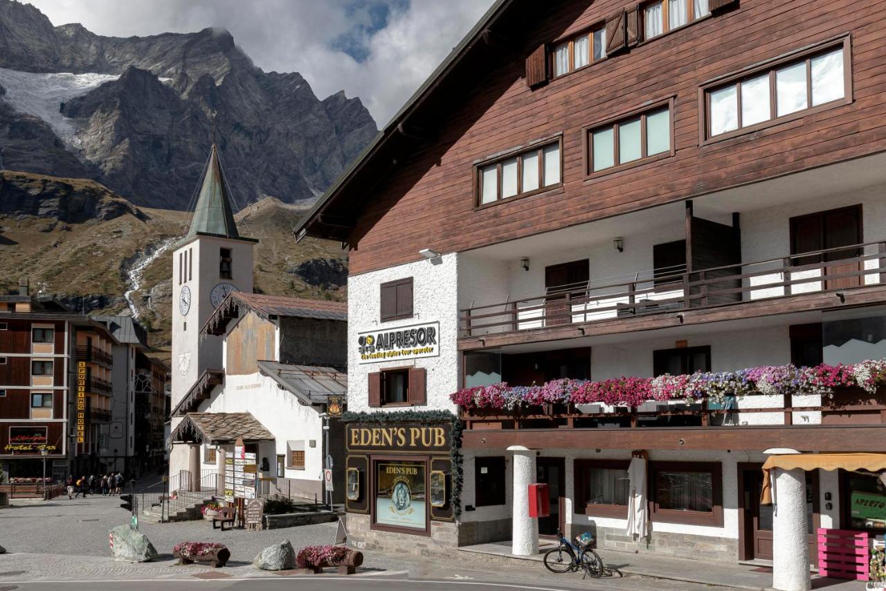Cervinia Ski Apartment François - Private Hot Tub & Mountain View - B&B Breuil-Cervinia