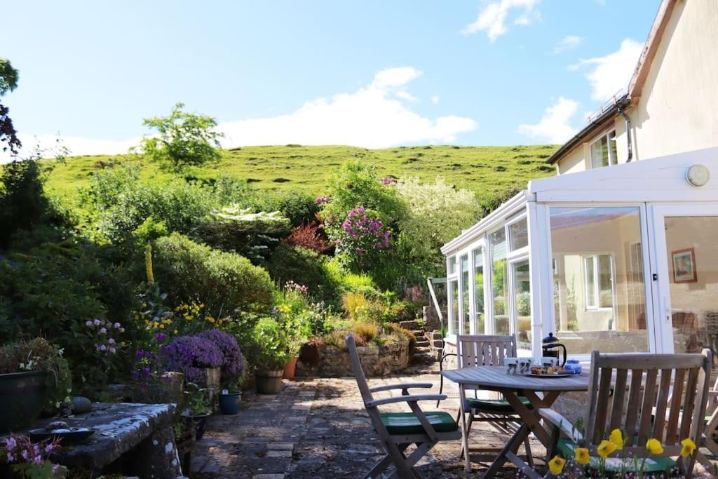 B&B Oswestry - Cynynion Uchaf - Countryside Farmhouse with Views - Bed and Breakfast Oswestry