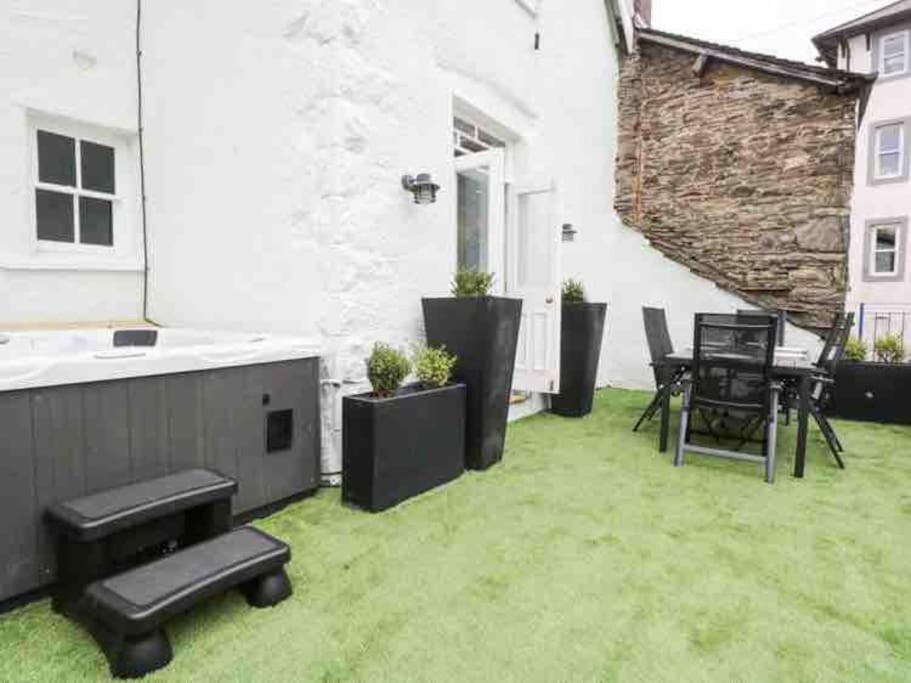 Bank Chambers in Bowness with Hot Tub and Lake Access - Chambres d'hôtes Bowness-on-Windermere