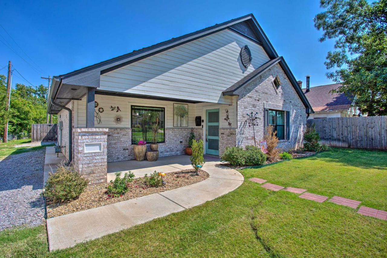 Modern OKC Retreat Half-Mile to Plaza District! - B&B
