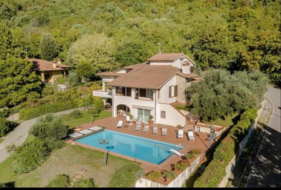 B&B Vaiano - Villa con Piscina privata - Vista panoramica - 7 ROOMS - 20 GUEST - Bed and Breakfast Vaiano