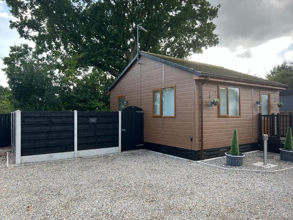 Cherry Cabin with Hot Tub - B&B York