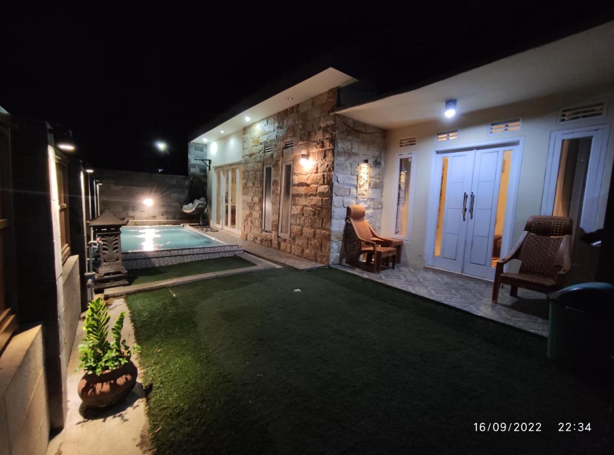 B&B Batu - Puncak Pinus and Pool - Bed and Breakfast Batu