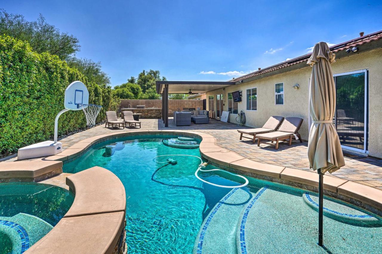 Pool and Game Room Pet-Friendly Indio Retreat - B&B