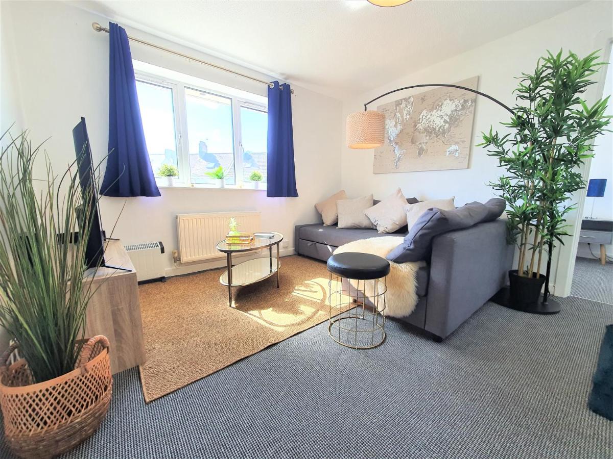 Thesiger Court Apartments - Free Private Parking - by Property Promise - B&B