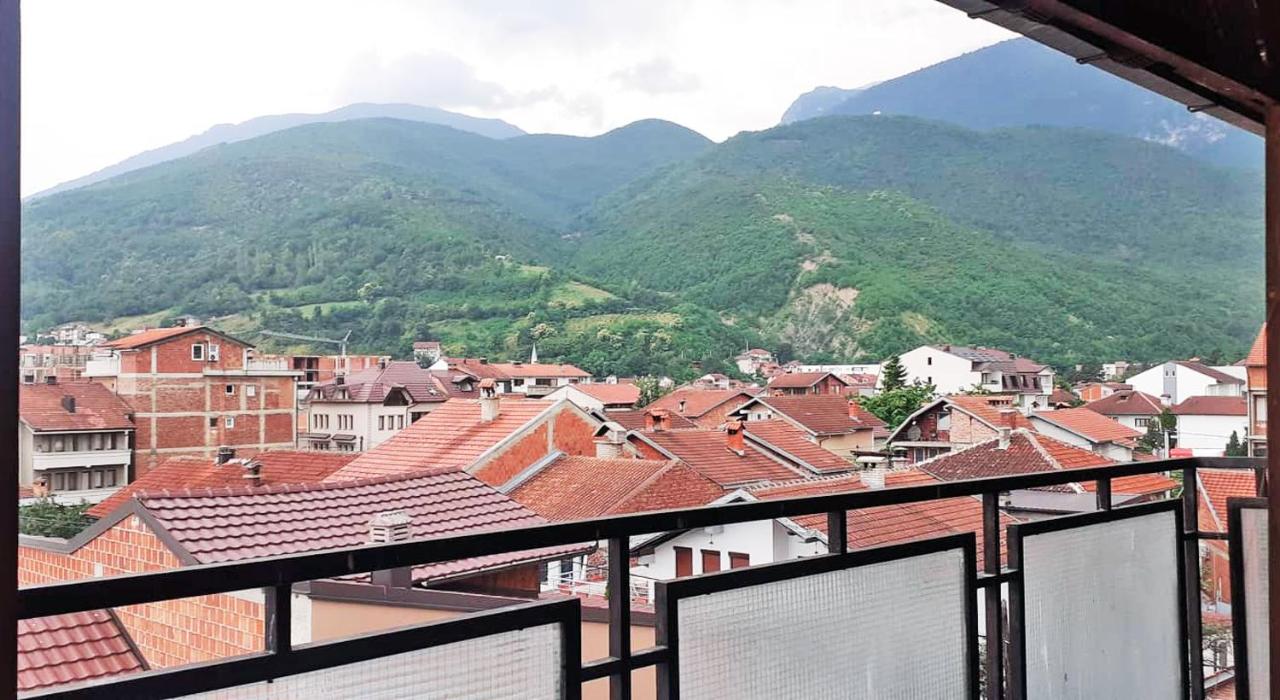 B&B Pejë - Lovely 1 bedroom within walking distance, views - Bed and Breakfast Pejë