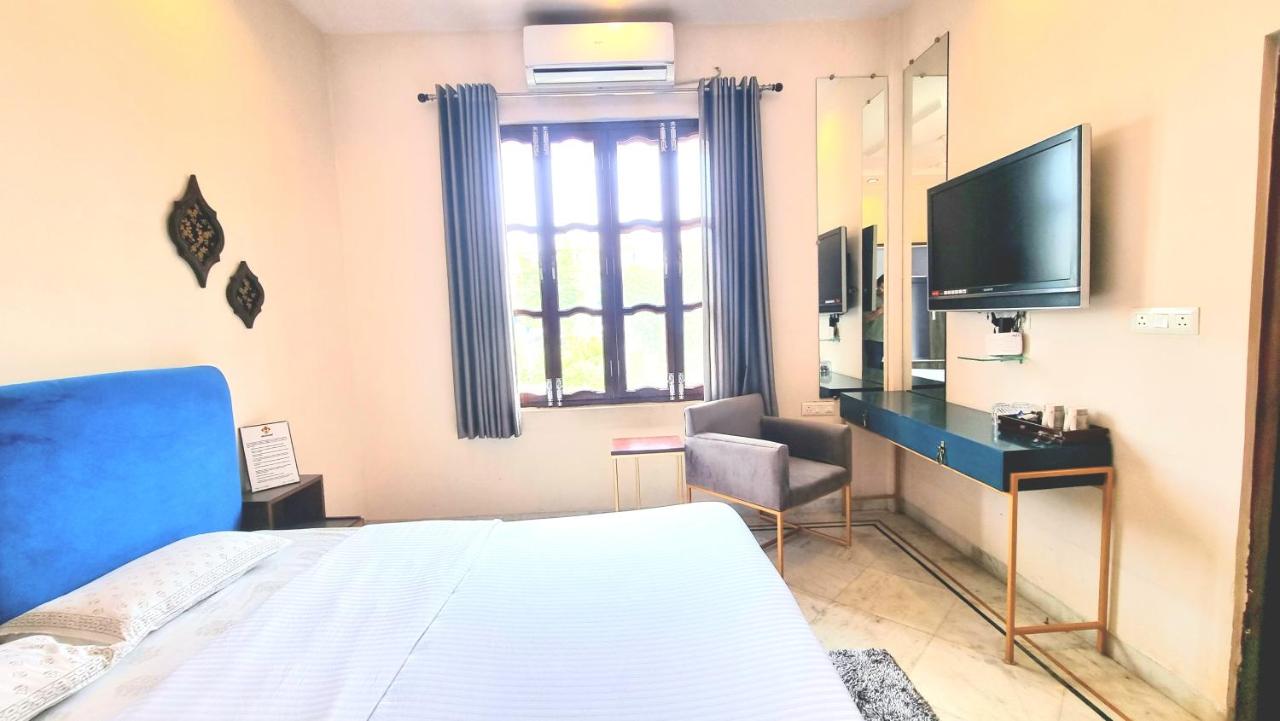 Deluxe Queen Suite