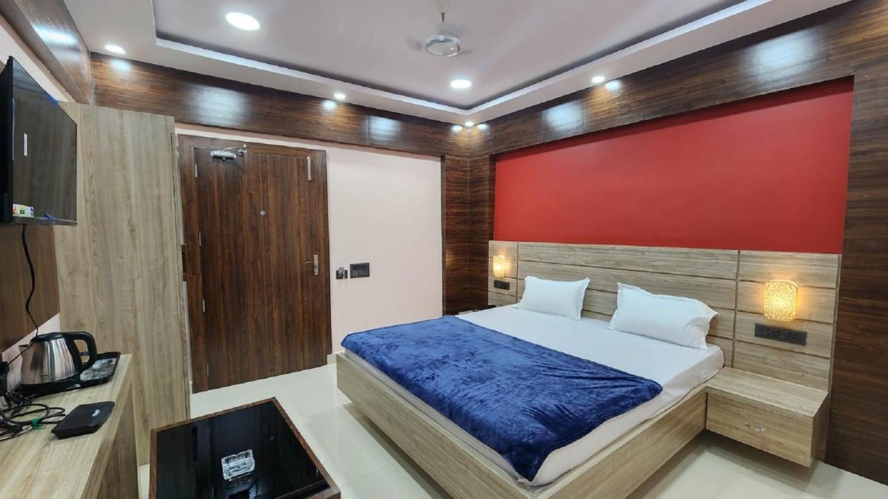 B&B Deoghar - STAYMAKER Hotel Bhagwan - Only Indian Citizens Allowed - Bed and Breakfast Deoghar