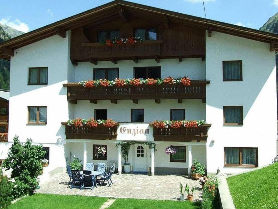 B&B St. Leonhard im Pitztal - Haus Enzian - Bed and Breakfast St. Leonhard im Pitztal