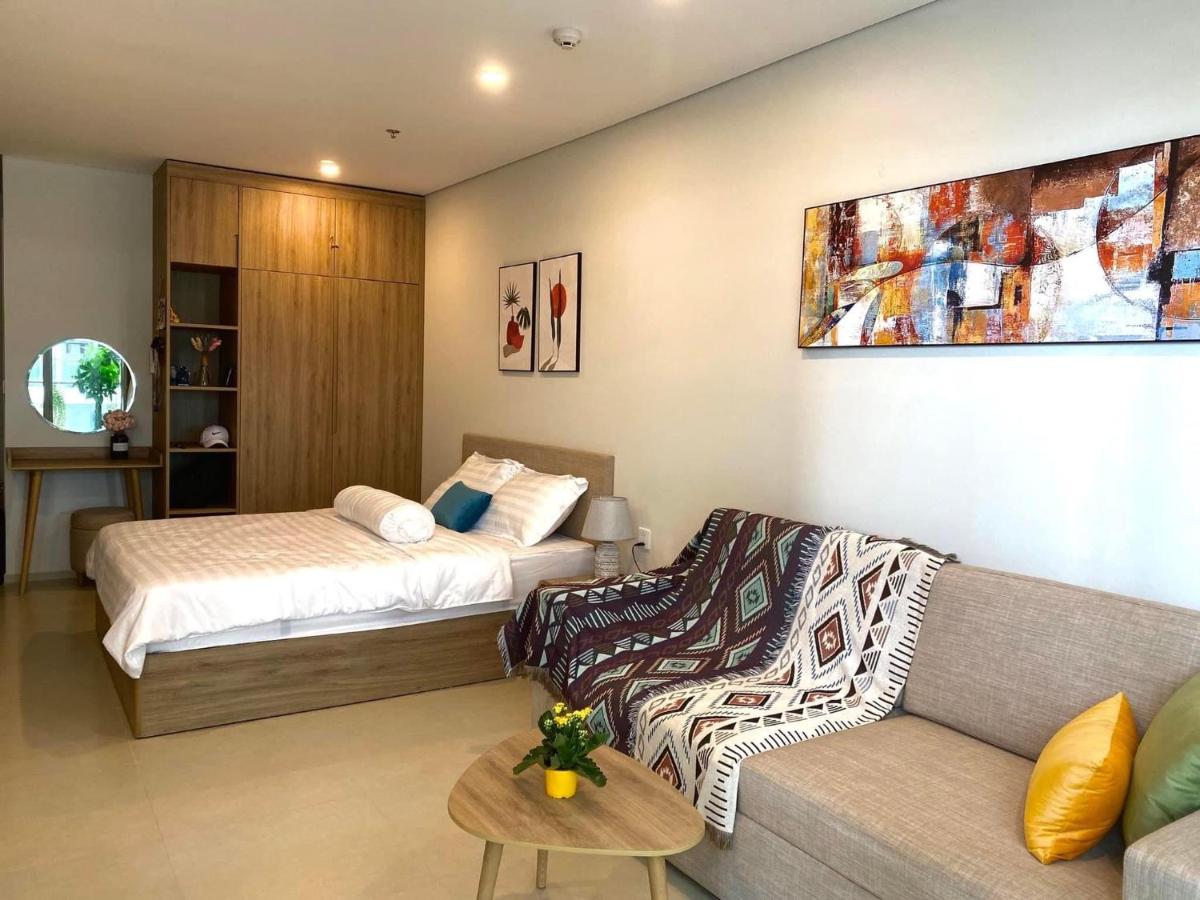King Studio with Sofa Bed
