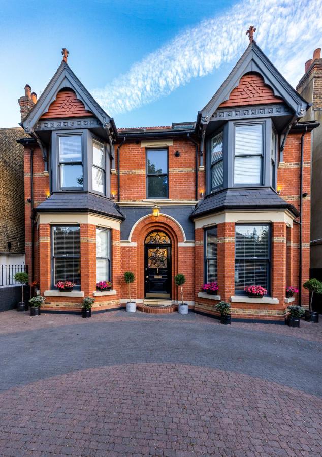 B&B London Borough of Ealing - Dream House London with gym, cinema and housekeeper - Bed and Breakfast London Borough of Ealing