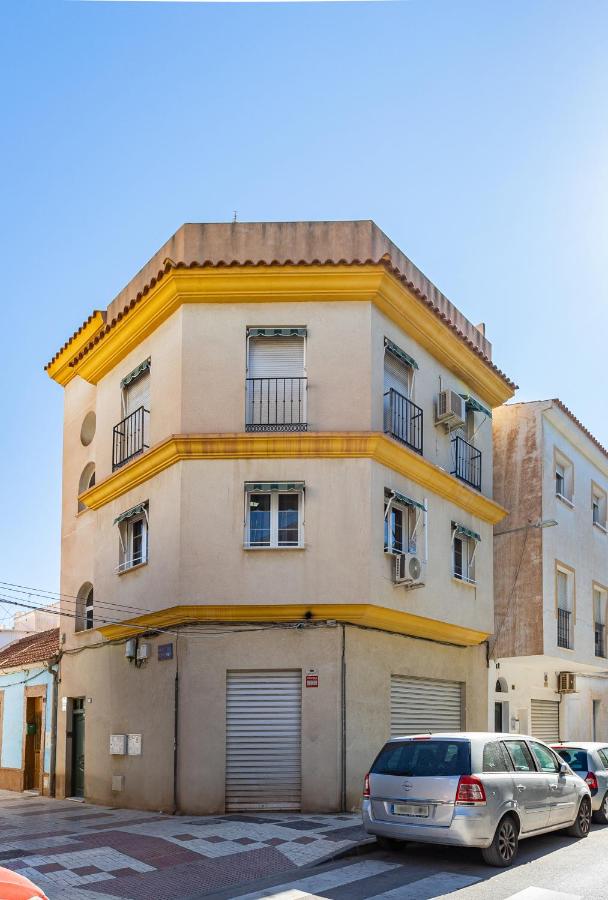 Holidays2Malaga Montesa 700m from the beach Rooftop terrace - B&B Málaga