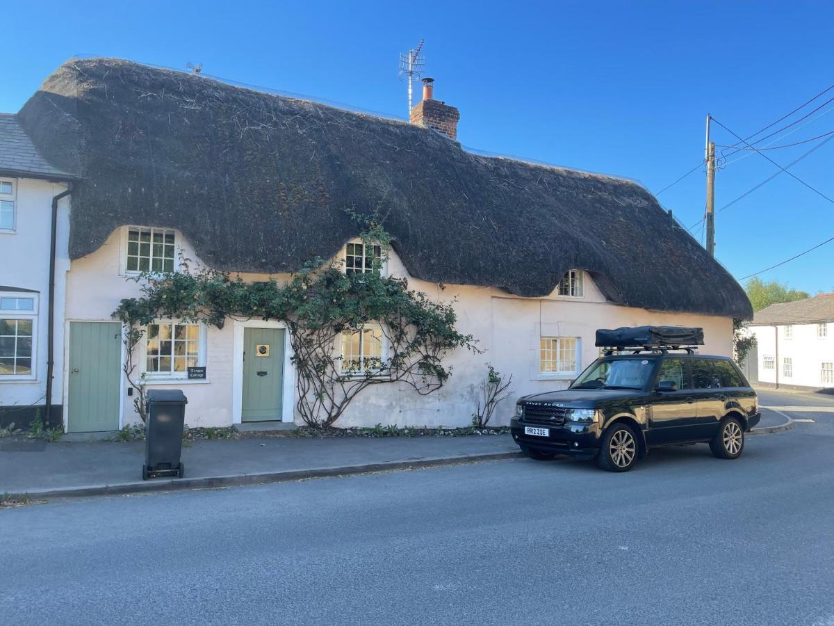 Beautiful Character Thatched Pet Friendly House - B&B