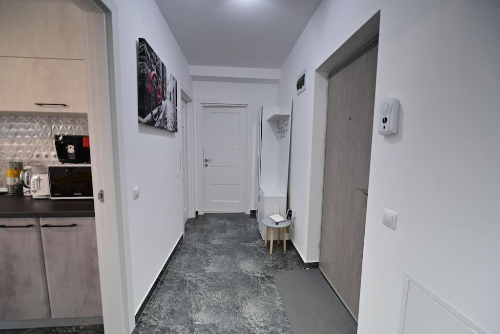 FLH - Just 5 - B&B