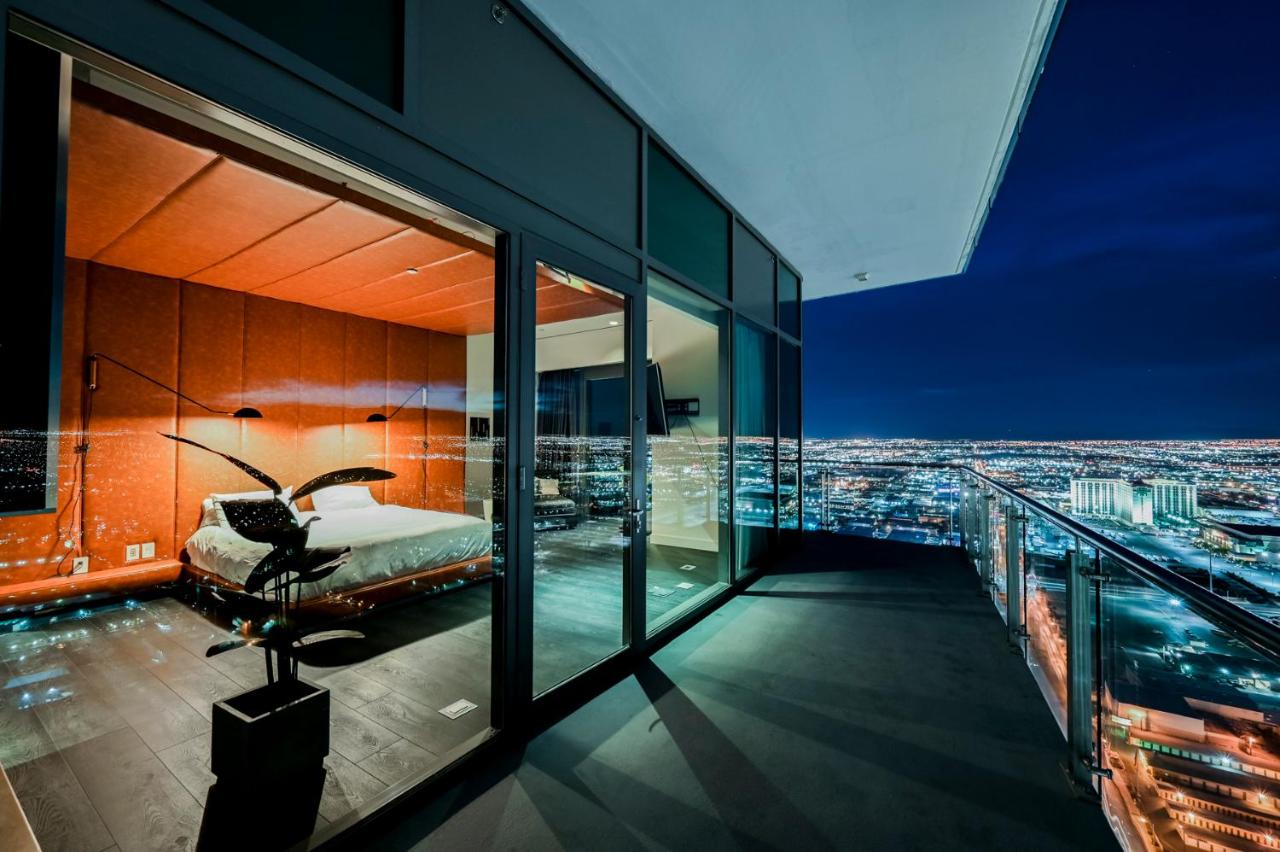 B&B Las Vegas - StripViewSuites Ultimate Luxury Penthouses Full Strip View & Balcony - Bed and Breakfast Las Vegas