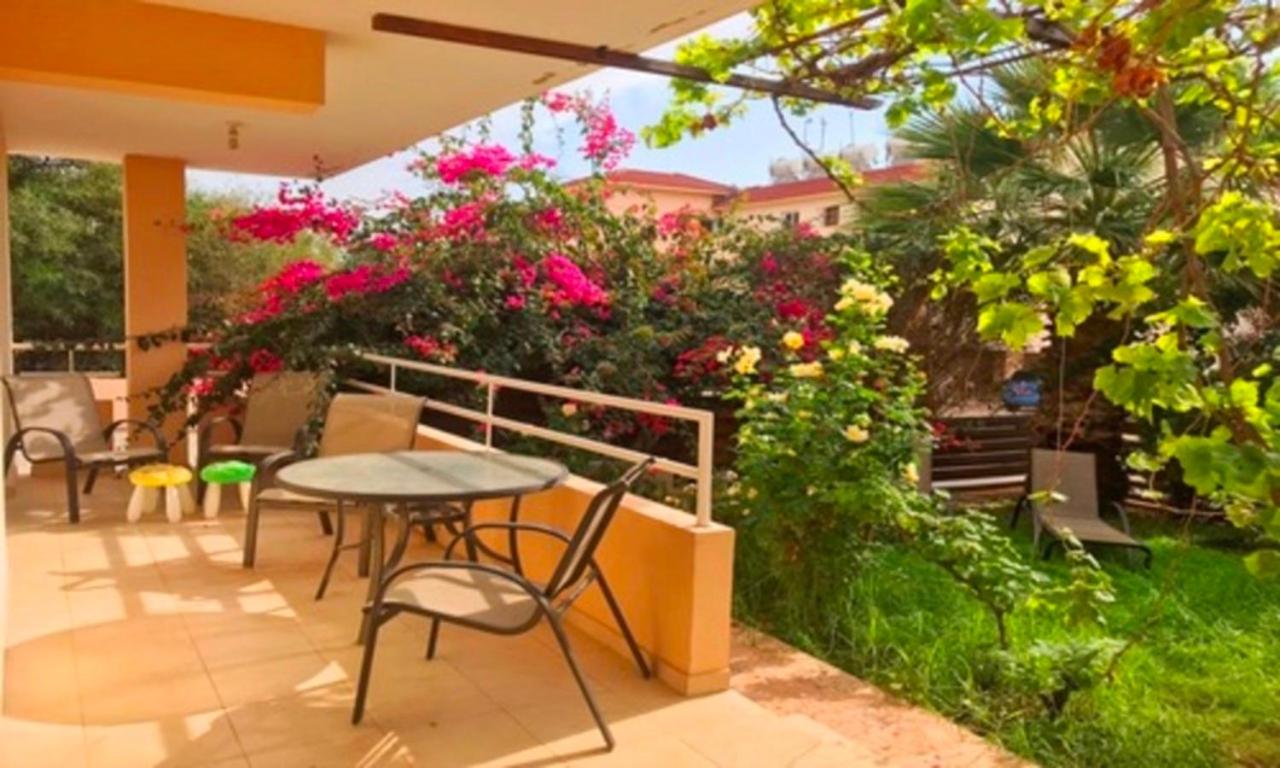 B&B Agia Napa - 2 bedroom with private garden, walk to Nissi Beach, communal swimming pool - Bed and Breakfast Agia Napa