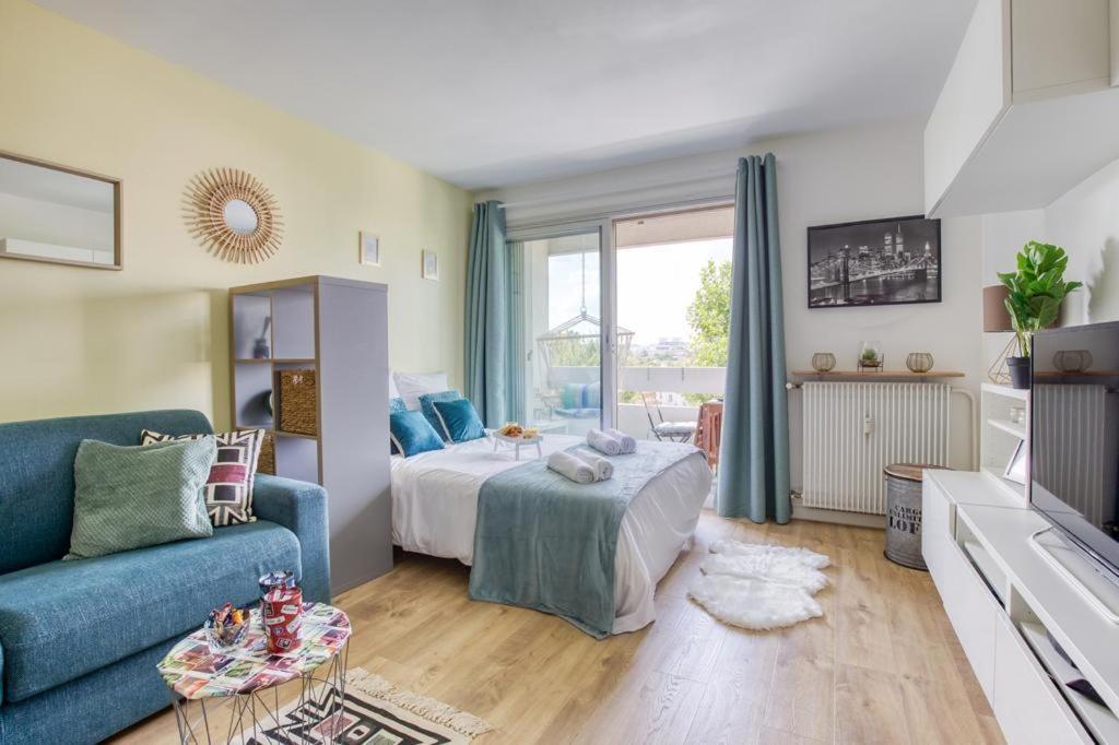 Studio Apartment