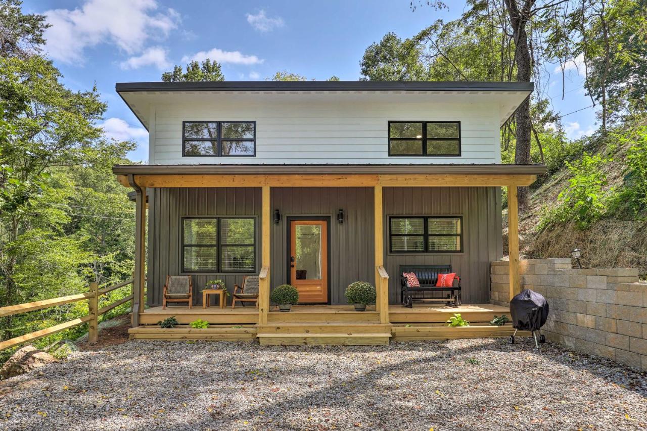 Pet-Friendly Asheville Retreat w/ Hot Tub - Chambres d'hôtes Asheville
