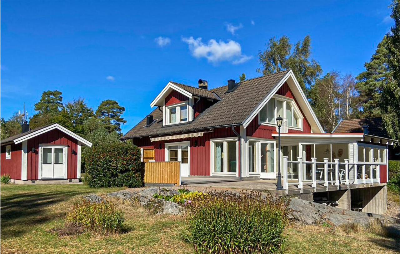 B&B Ronneby - Stunning Home In Ronneby With 3 Bedrooms - Bed and Breakfast Ronneby