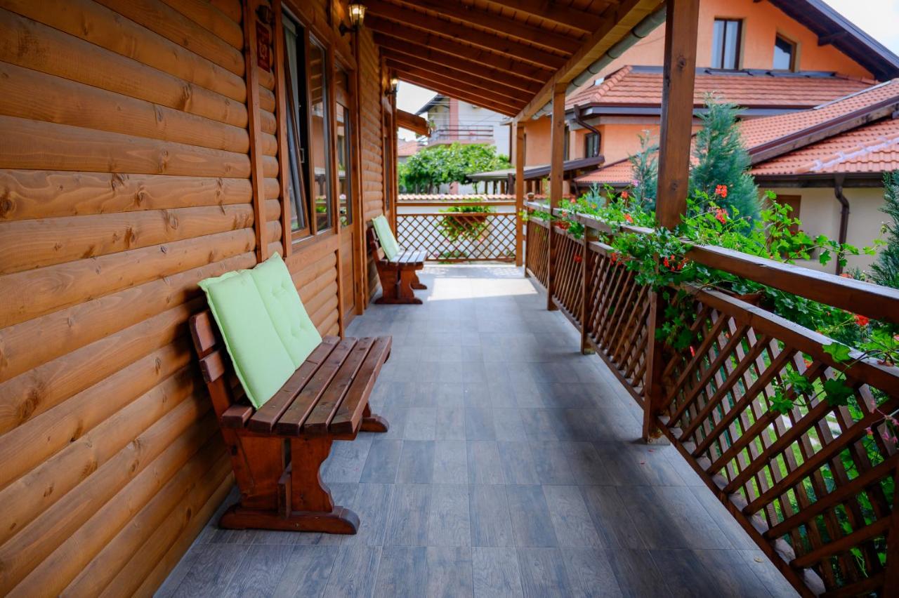 Zweibettzimmer mit Gartenblick