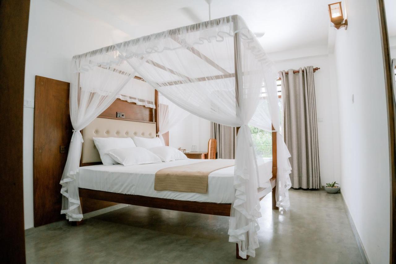 Ceylonray Travels and Holidays - B&B Hikkaduwa