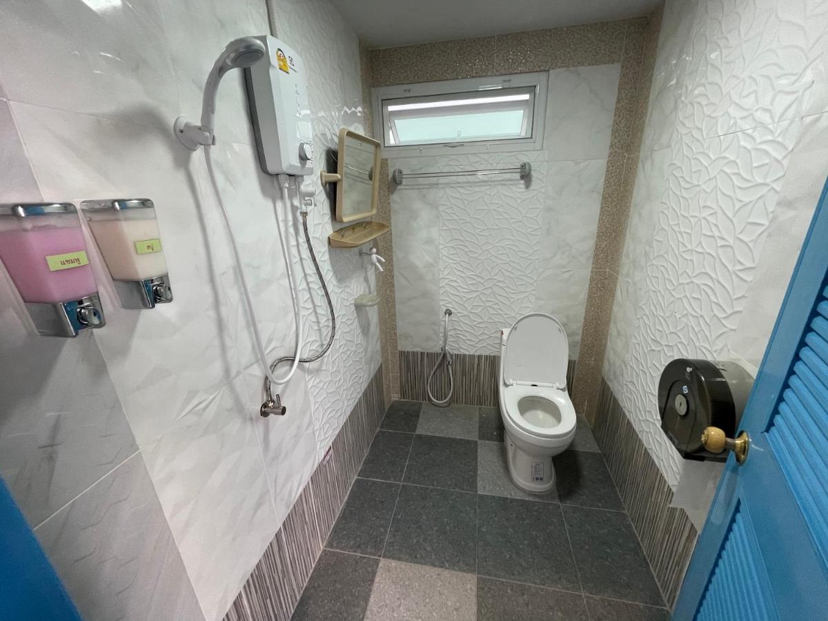 Deluxe Room (2 Adults + 1 Child)