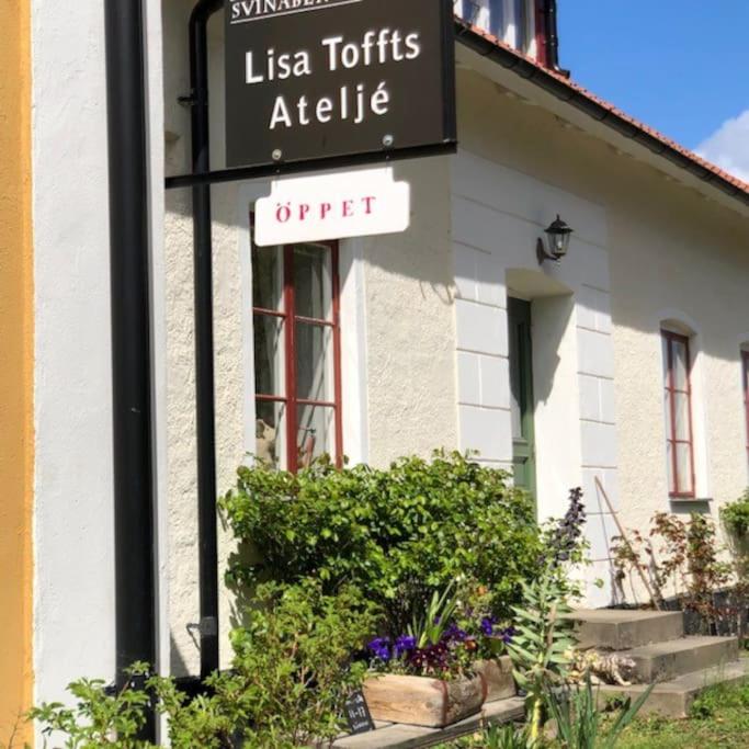 Svinaberga Skola. Eget boende i gammal skolsal. - Chambres d’hôtes Kivik