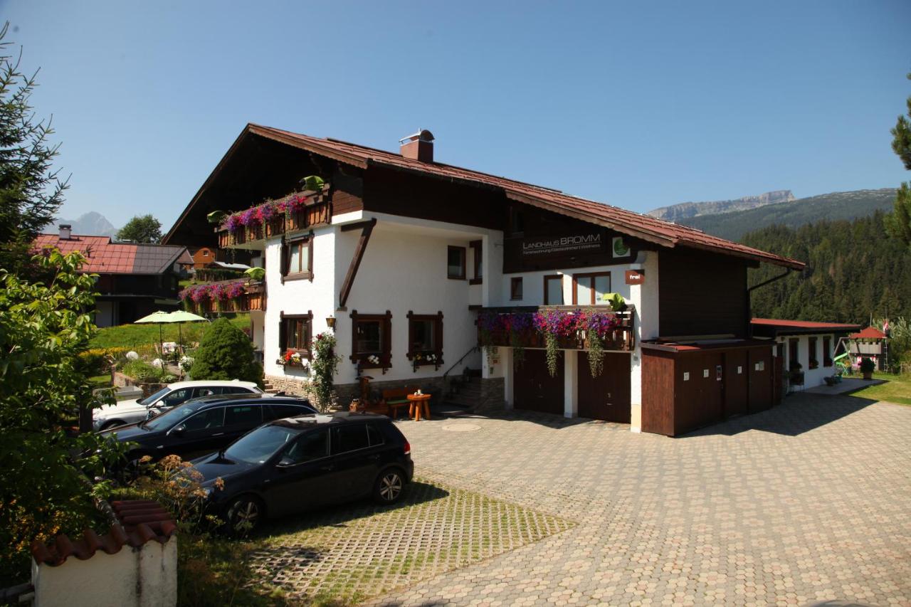 B&B Riezlern - Landhaus Bromm - Bed and Breakfast Riezlern