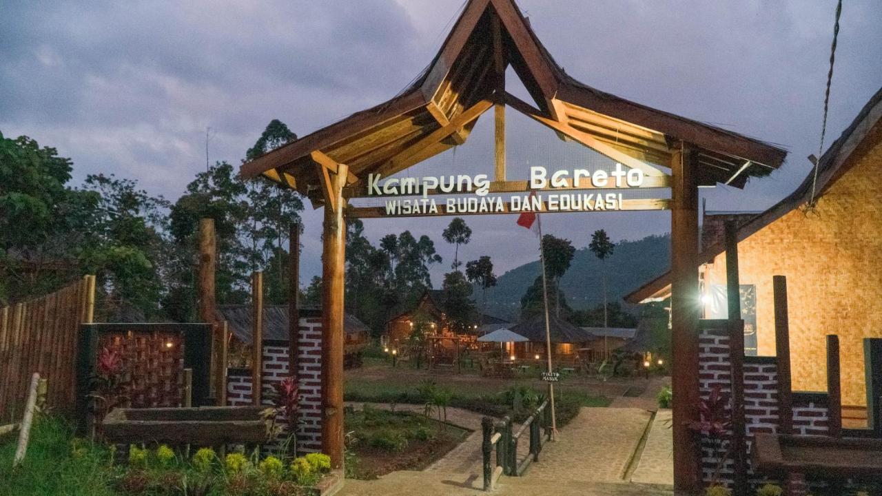 Kampung Bareto Cottage And Resto - B&B