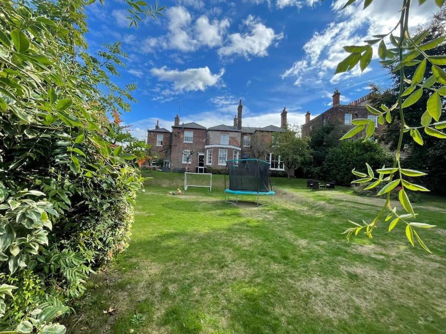 Perfect Family & Friends Home, Free Parking Security Onsite - Chambres d'hôtes Reading