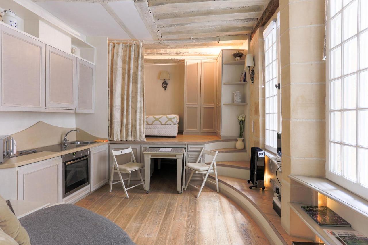 Louvre Charmant Studio - B&B