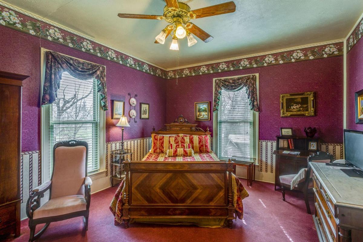 Deluxe Queen Suite
