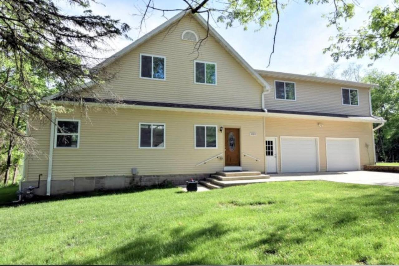 LARGE 5 Bed Lake Geneva Home 4 Blocks from Lake! - B&B