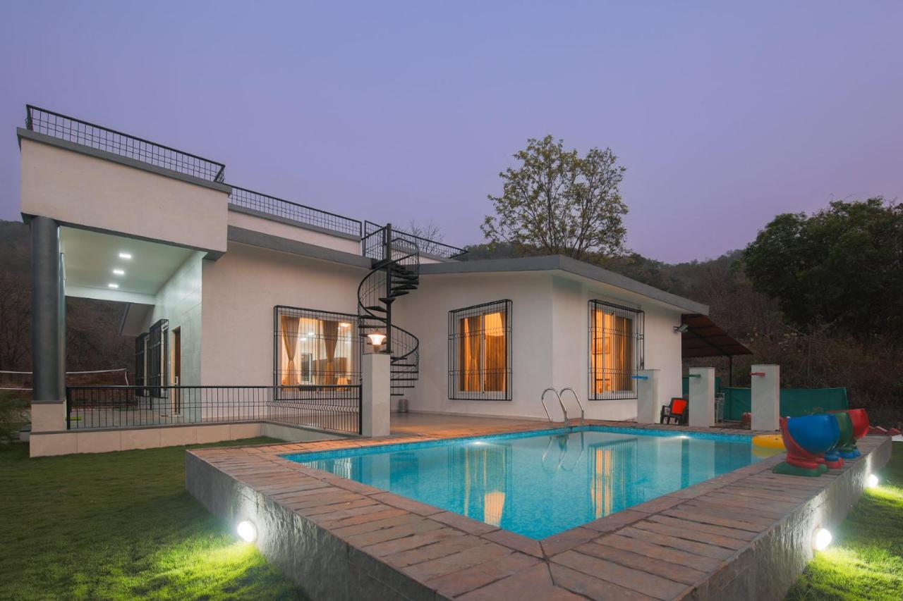 B&B Khopoli - Enchanting Pastures by StayVista - A Hill-view villa with Pool, Lawn, Gazebo & Terrace - Bed and Breakfast Khopoli