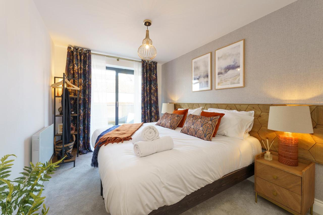 B&B Bristol - Evergreen - 2 Bed Luxury Apartment by Mint Stays - Bed and Breakfast Bristol