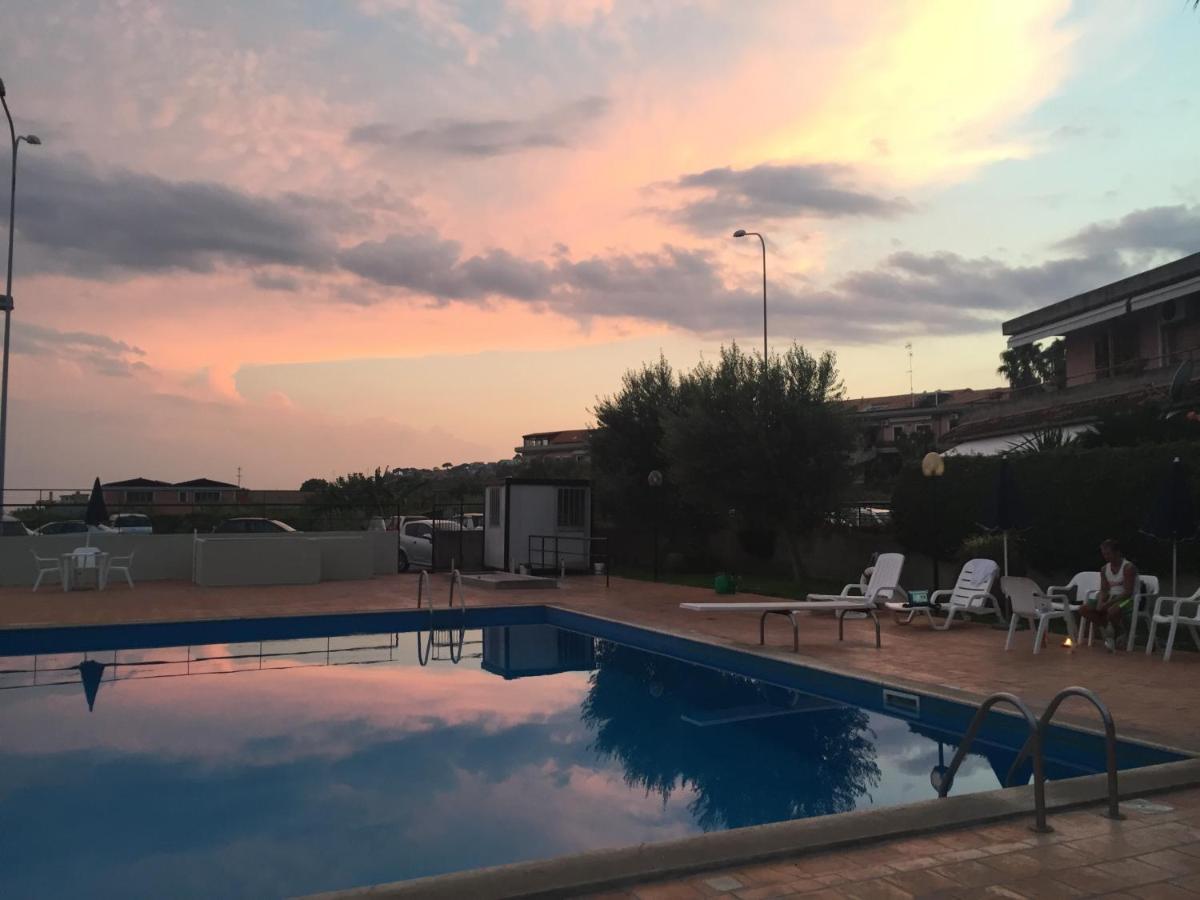 Elegant apartment in residence with large pool - B&B Acireale