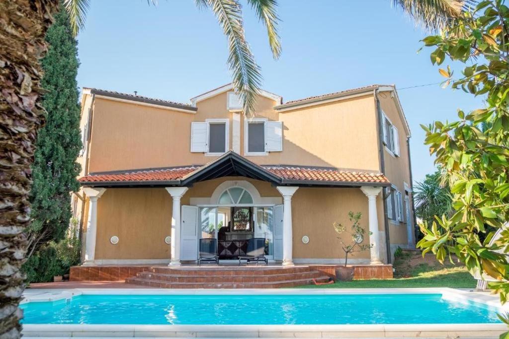 Villa Alberi with pool - Bed and Breakfast Savudrija