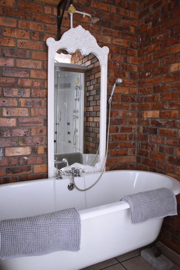 MFT GUEST HOUSE - B&B