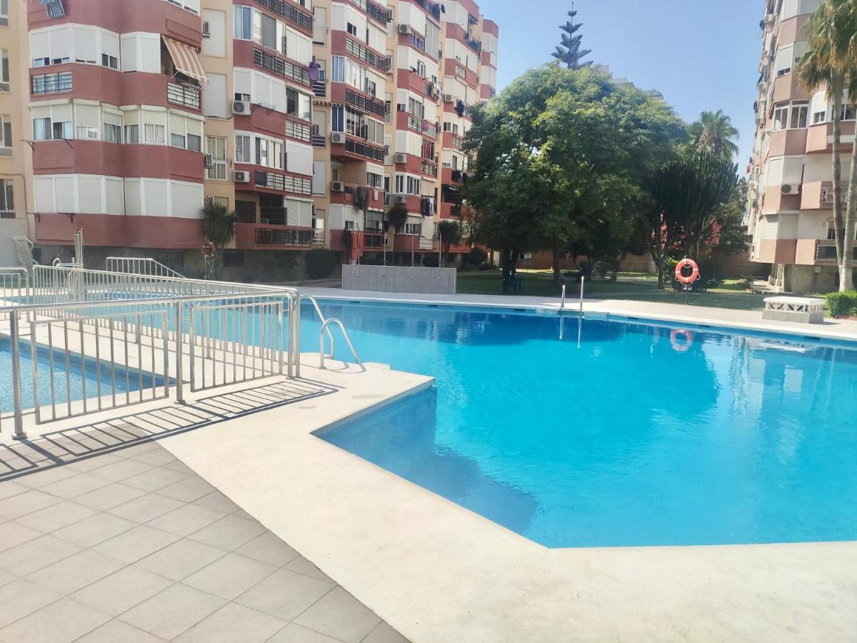 PRECIOSO ESTUDIO CON PISCINA, JUNTO A LA PLAYA - Chambres d'hôtes Torre del Mar